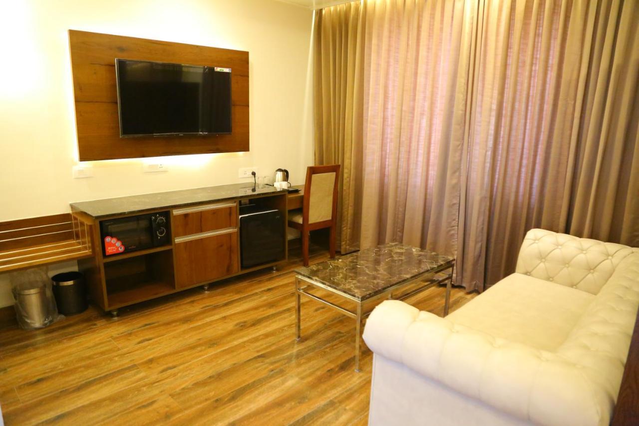 Hotel Vsr Grand Madanapalle Zewnętrze zdjęcie